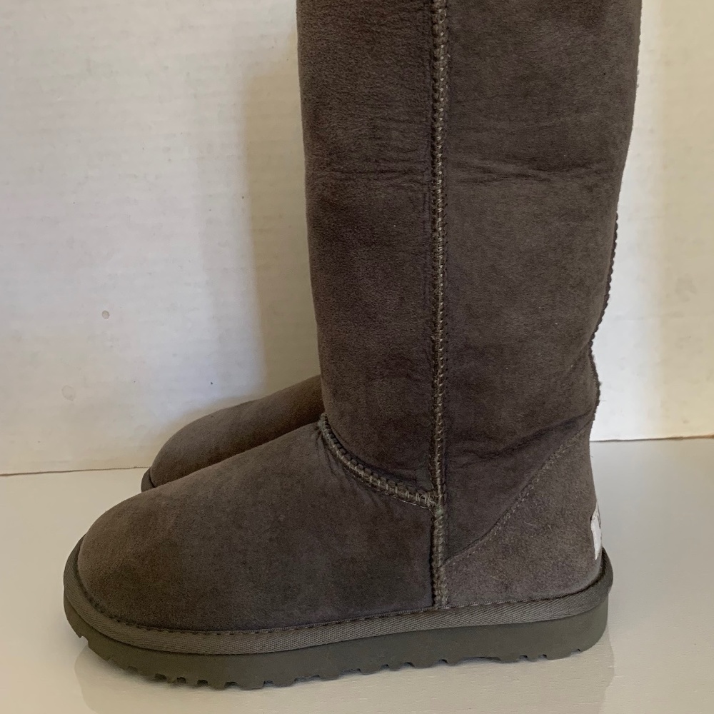 Reposh - Uggs Tall boots size US 5 Euro 36